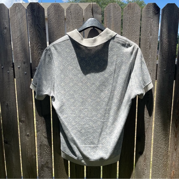 Large Louis Vuitton gray Polo monogram print - Picture 3 of 7